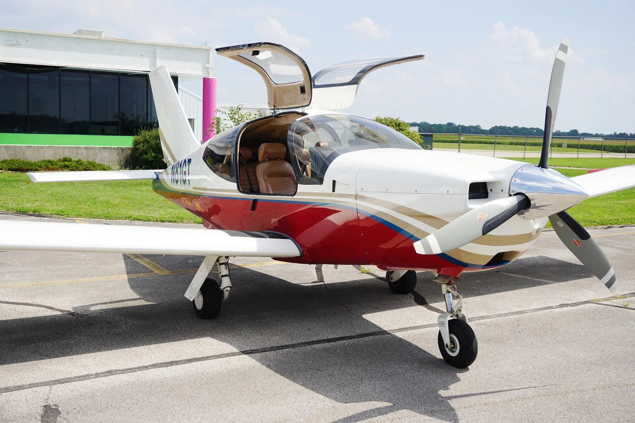 Exterior view of a 2001 SOCATA TB-20 GT TRINIDAD, N81GT.