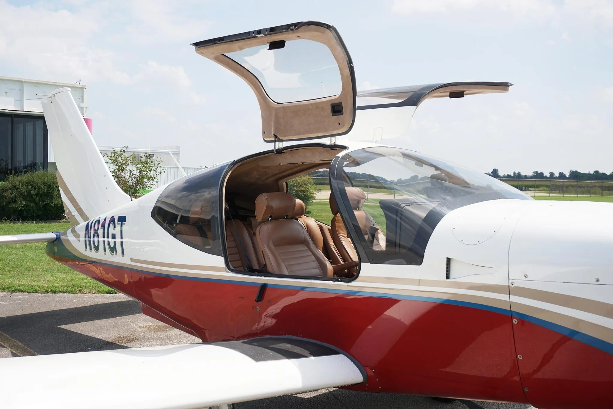 Exterior view of a 2001 SOCATA TB-20 GT TRINIDAD, N81GT.