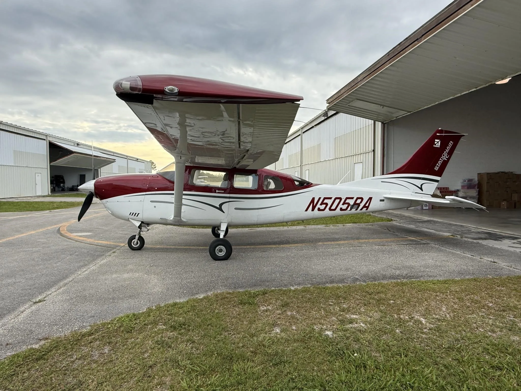Exterior view of a 2016 CESSNA TURBO 206H STATIONAIR, N505RA.