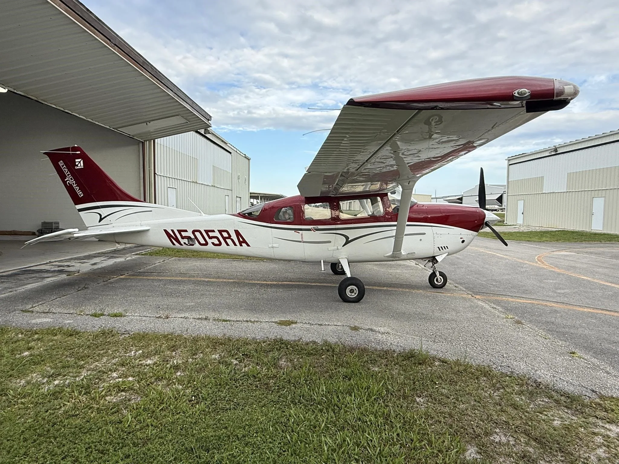 Exterior view of a 2016 CESSNA TURBO 206H STATIONAIR, N505RA.