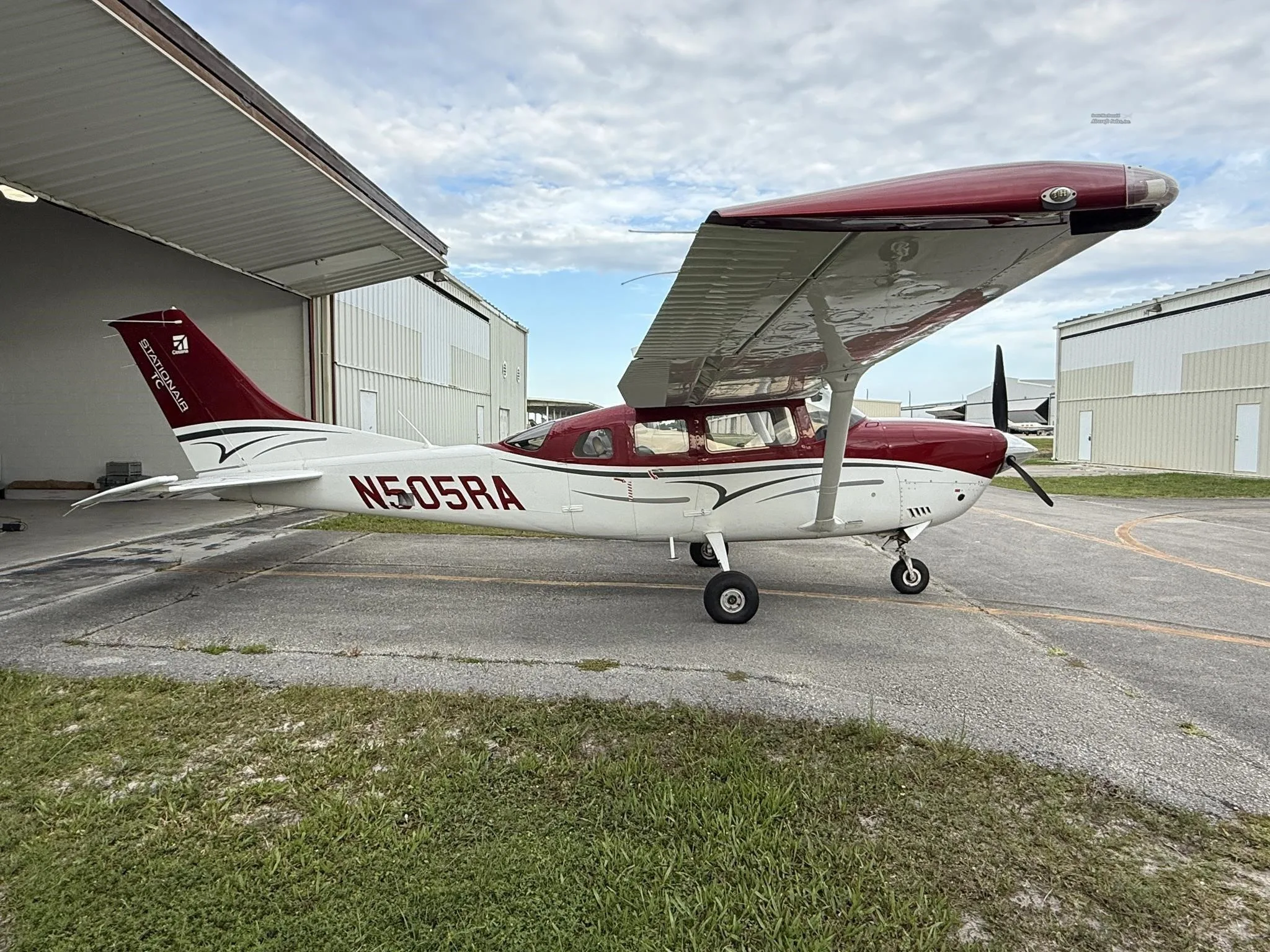 Exterior view of a 2016 CESSNA TURBO 206H STATIONAIR, N505RA.