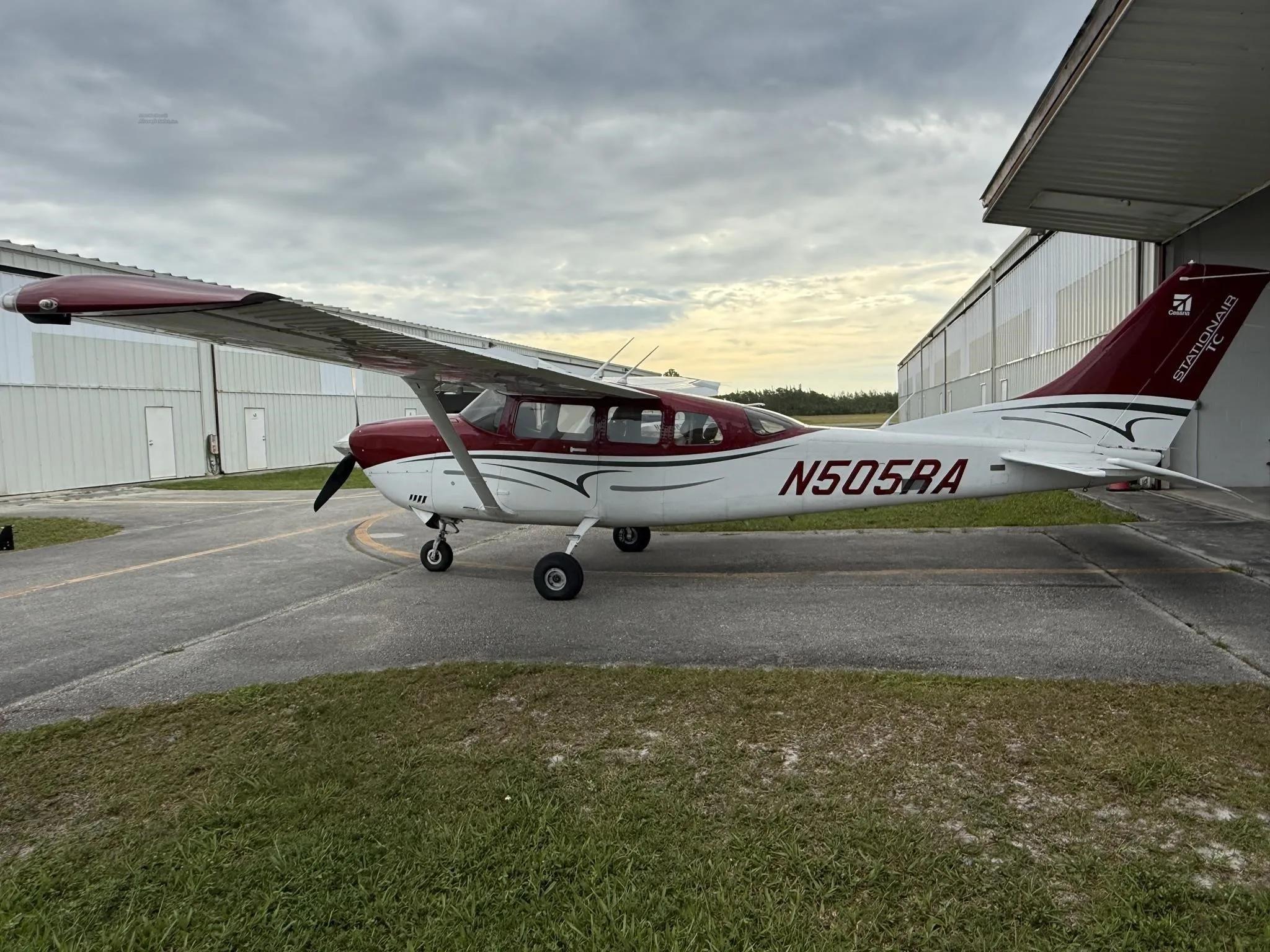 Exterior view of a 2016 CESSNA TURBO 206H STATIONAIR, N505RA.