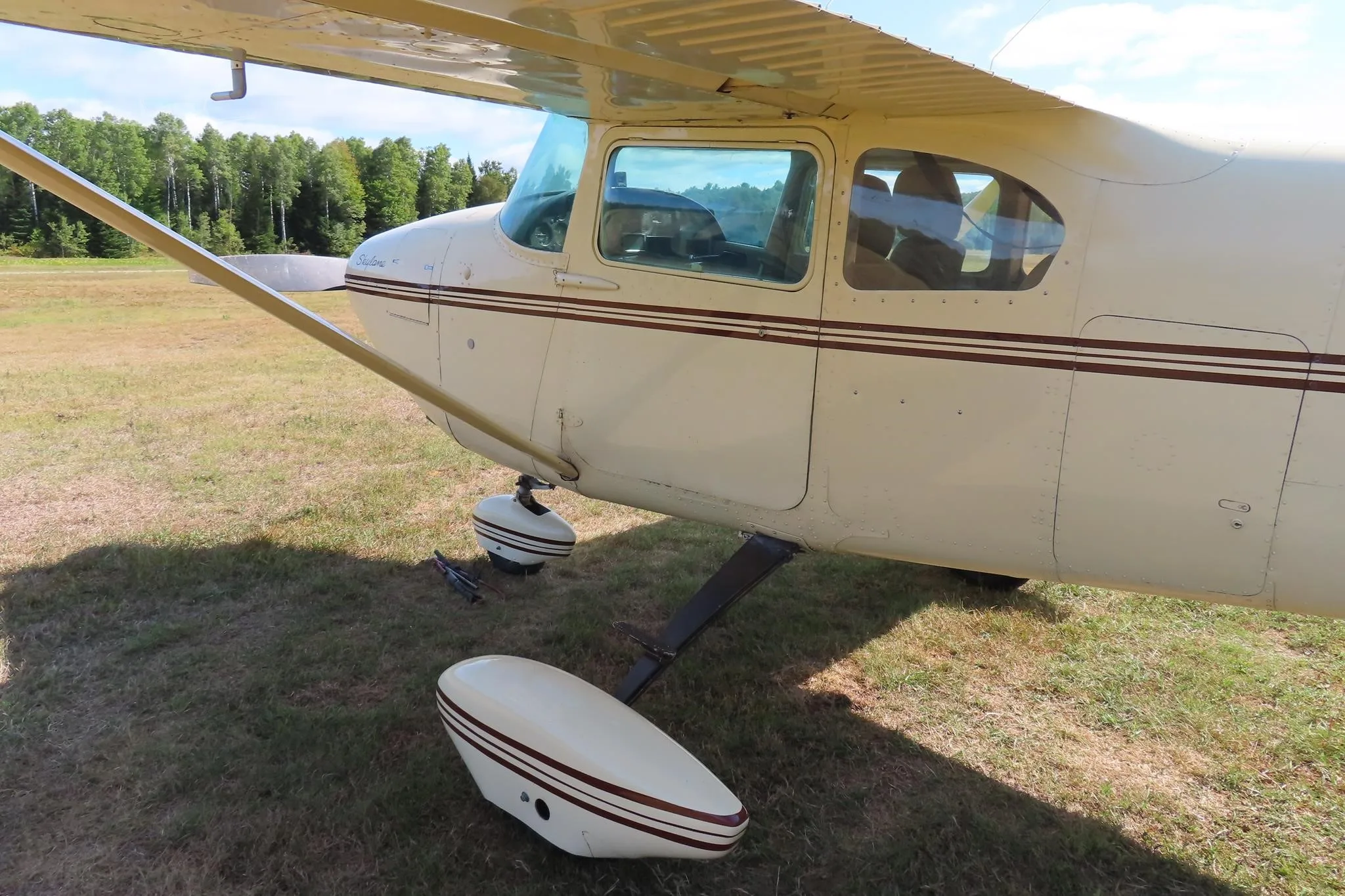 Exterior view of a 1957 CESSNA 182 SKYLANE, C-GOFA.