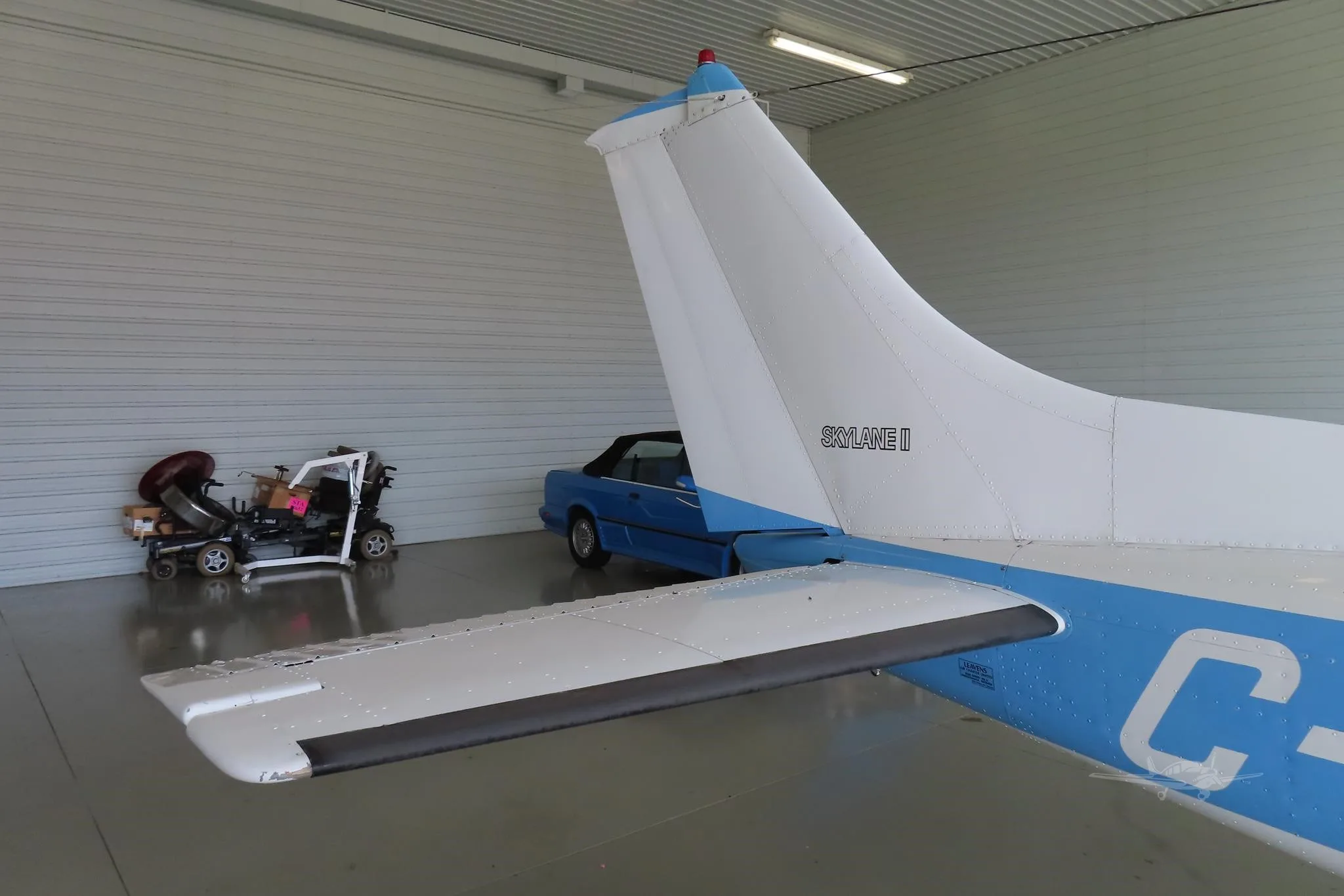 Exterior view of a 1978 CESSNA 182Q SKYLANE, C-GSZE.