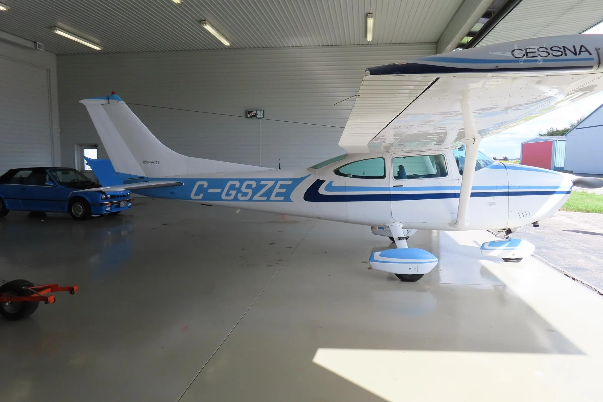 Exterior view of a 1978 CESSNA 182Q SKYLANE, C-GSZE.