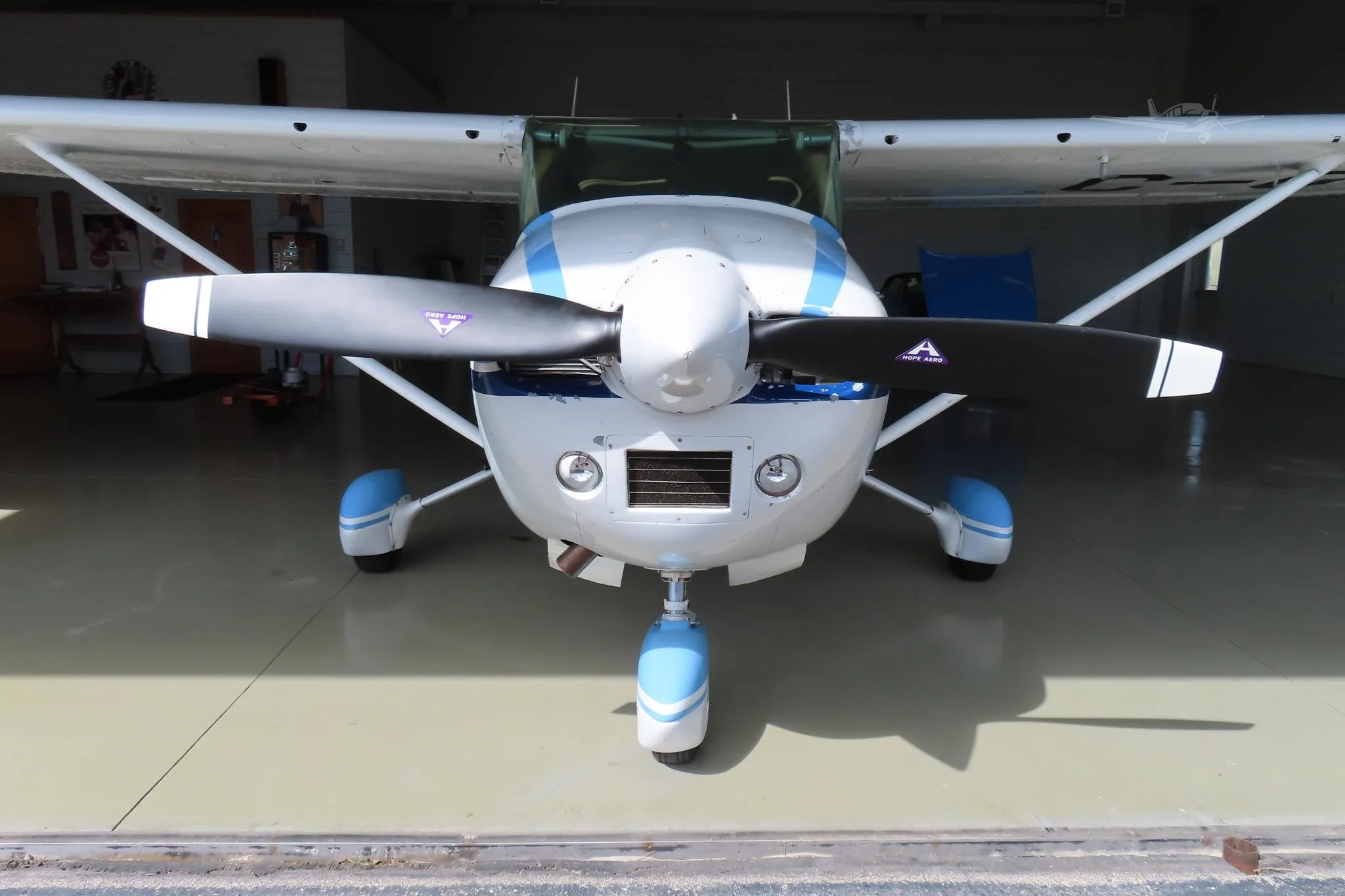 Exterior view of a 1978 CESSNA 182Q SKYLANE, C-GSZE.