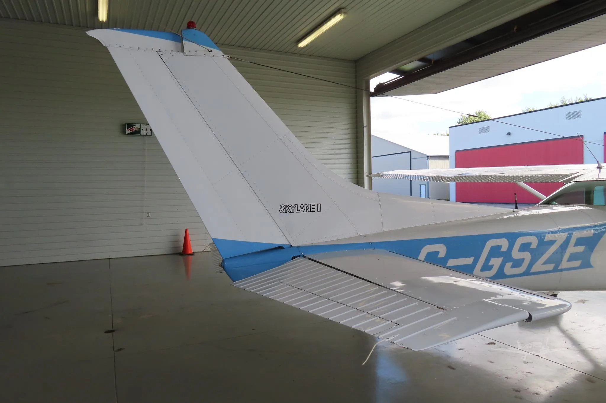 Exterior view of a 1978 CESSNA 182Q SKYLANE, C-GSZE.
