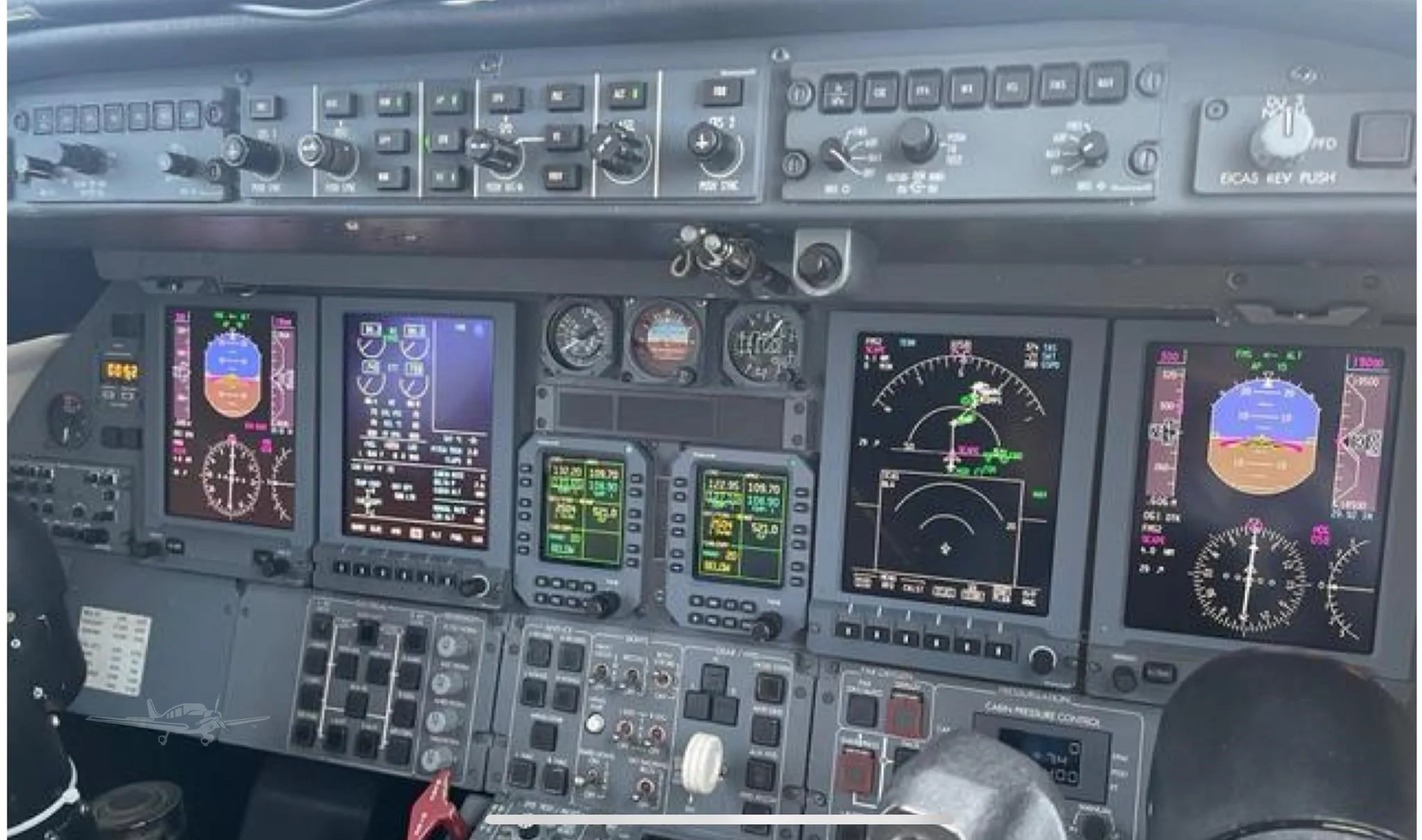 Avionics suite of a 1999 LEARJET 45.
