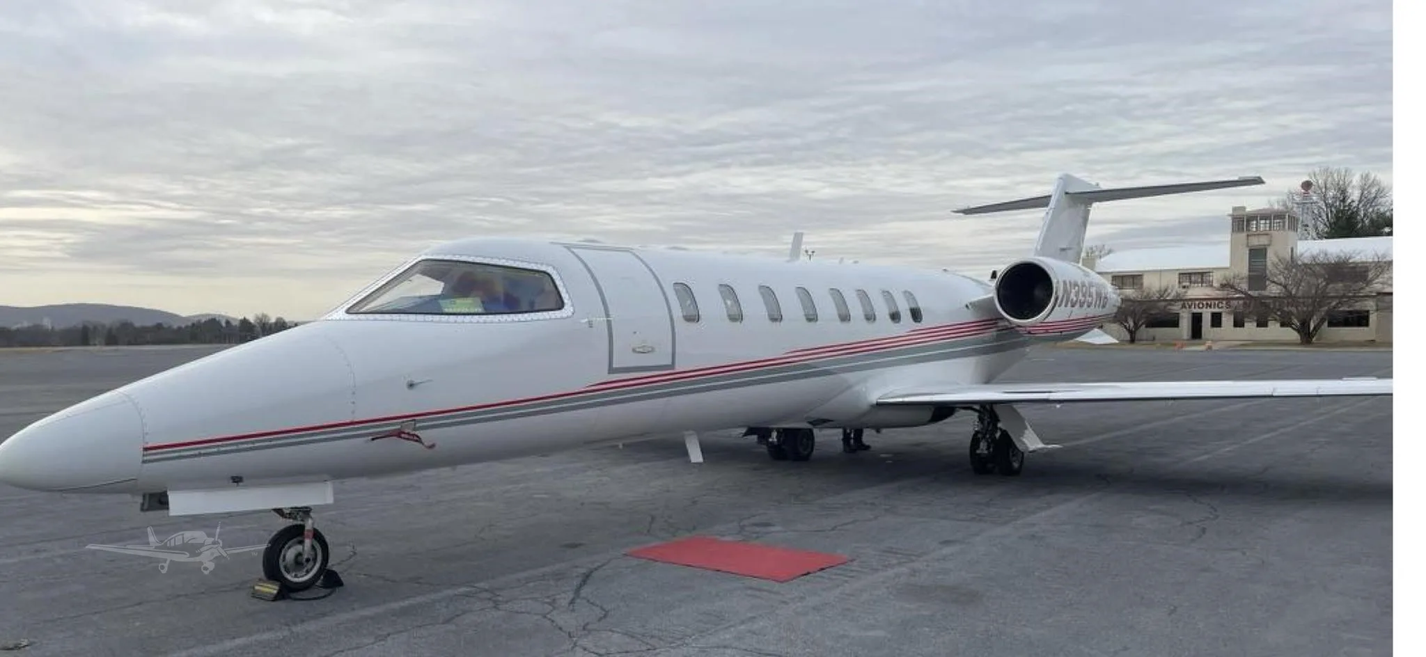 Exterior view of a 1999 LEARJET 45, N395WB.