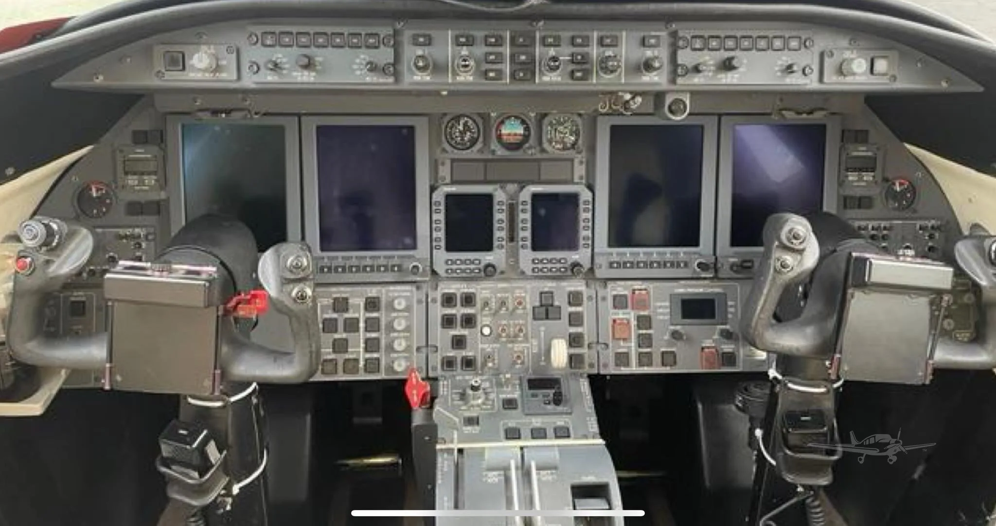 Cockpit and instrument panel of a 1999 LEARJET 45.