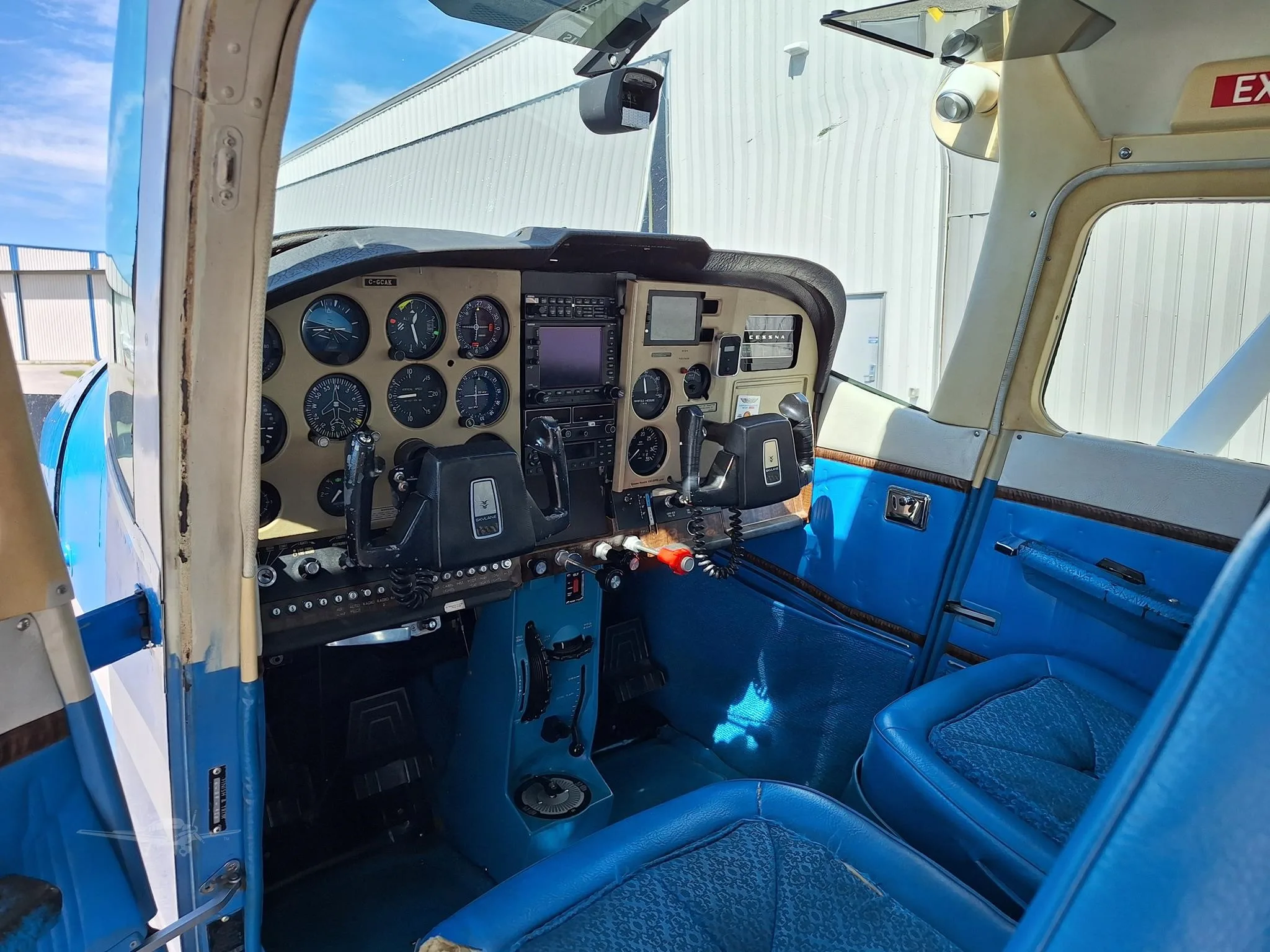 Cockpit and instrument panel of a 1974 CESSNA 182P SKYLANE.