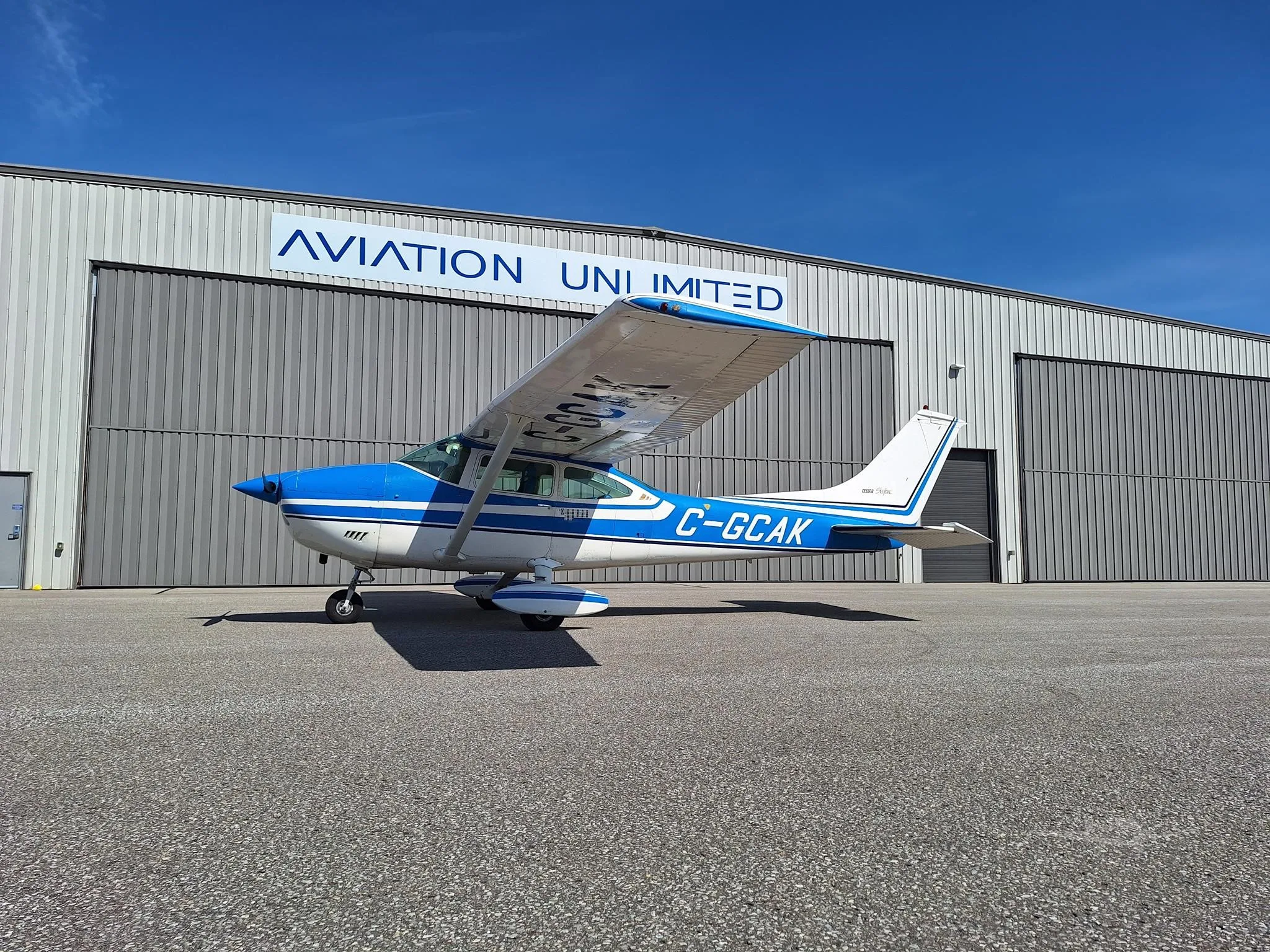 Exterior view of a 1974 CESSNA 182P SKYLANE, C-GCAK.