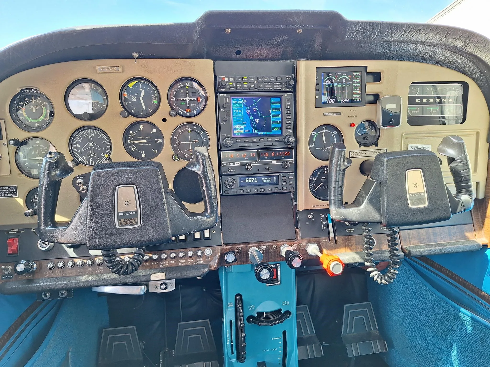 Cockpit and instrument panel of a 1974 CESSNA 182P SKYLANE.
