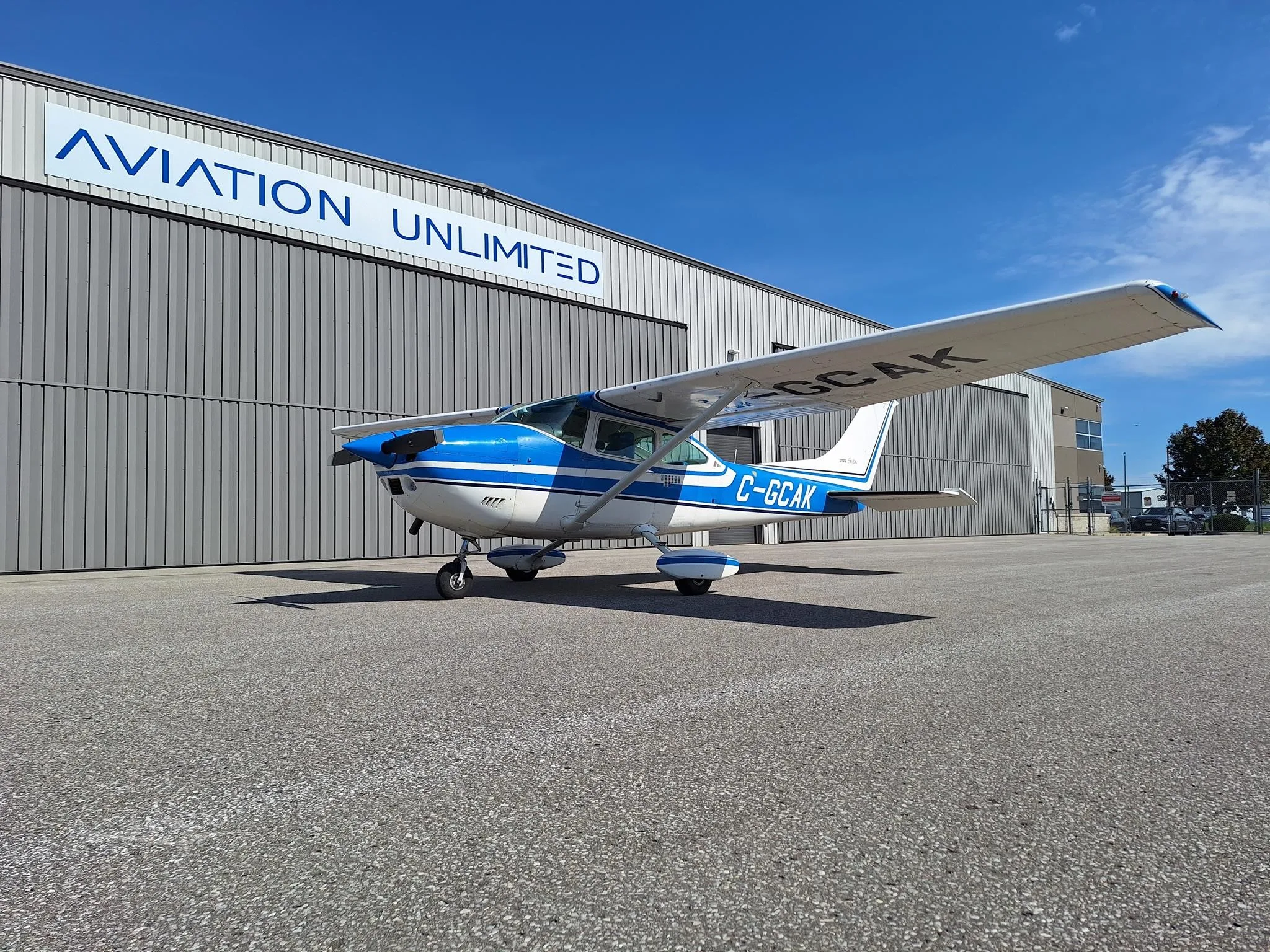Exterior view of a 1974 CESSNA 182P SKYLANE, C-GCAK.