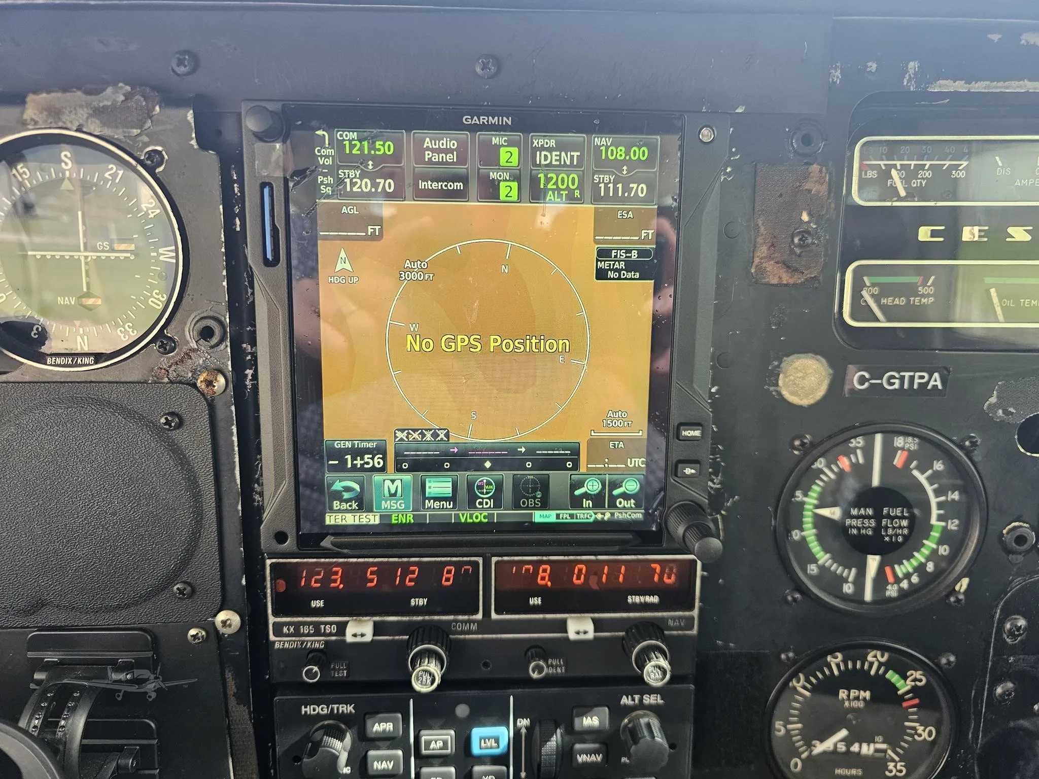 Avionics suite of a 1974 CESSNA TURBO 210.
