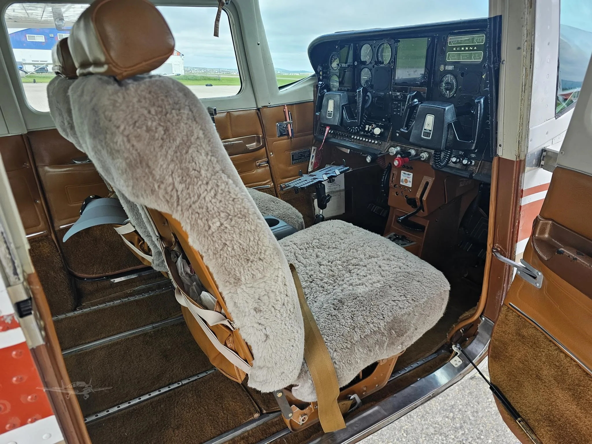 Cabin interior of a 1974 CESSNA TURBO 210.