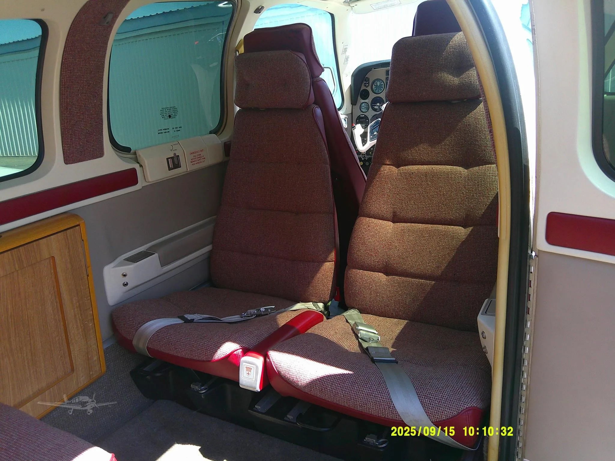 Cabin interior of a 1995 BEECHCRAFT A36 BONANZA.