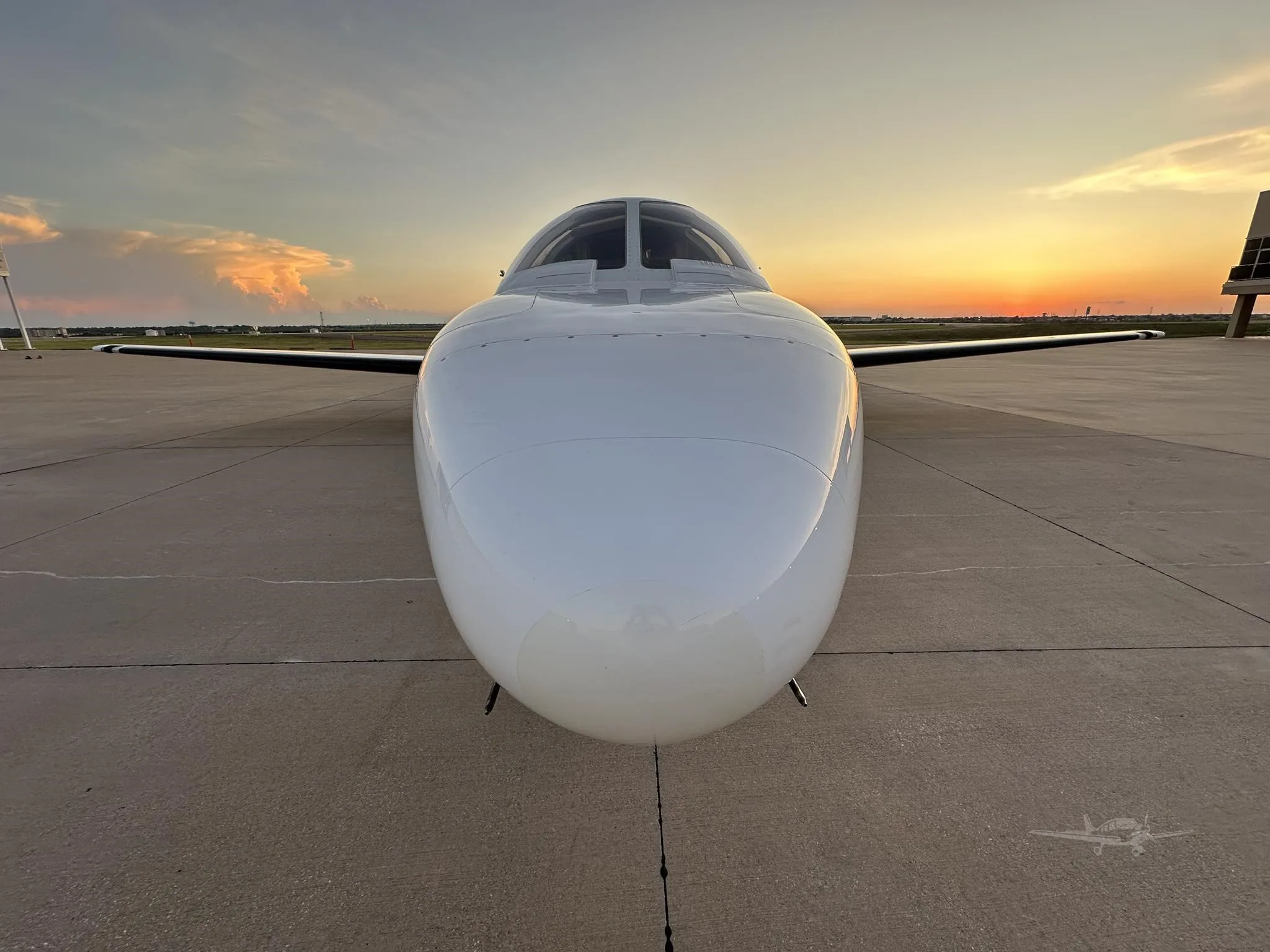 Exterior view of a 1992 CESSNA CITATION V, N18CV.