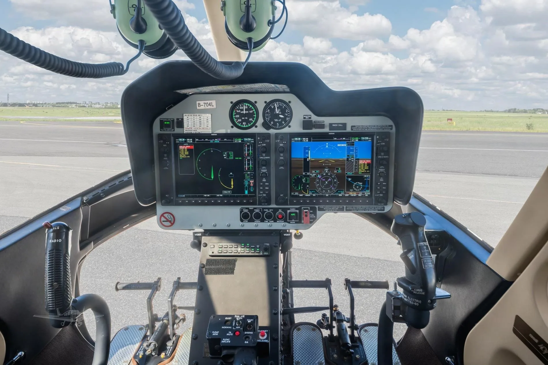 Cockpit and instrument panel of a 2017 BELL 407GXP.