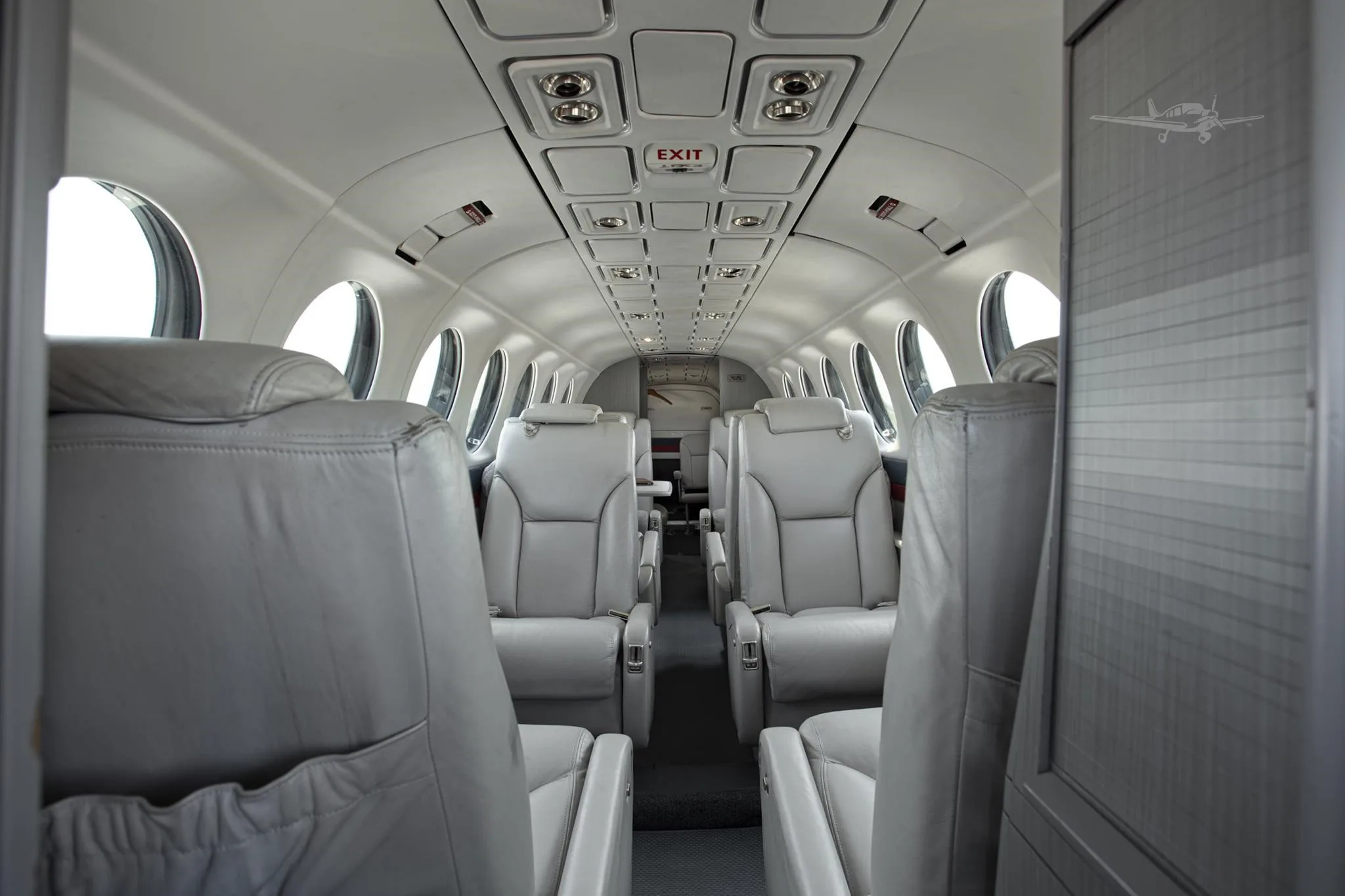 Cabin interior of a 1999 BEECHCRAFT KING AIR 350.