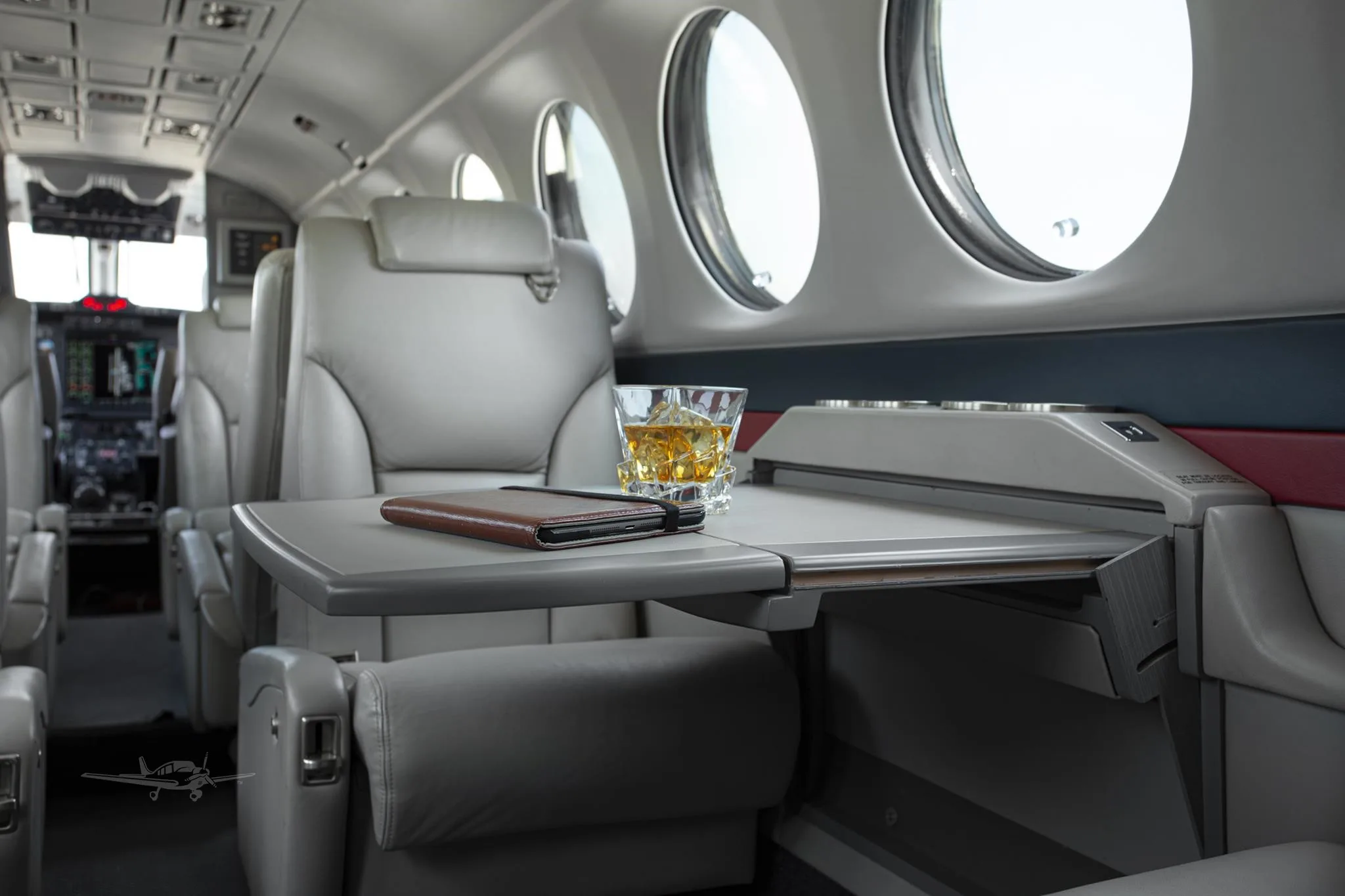Cabin interior of a 1999 BEECHCRAFT KING AIR 350.