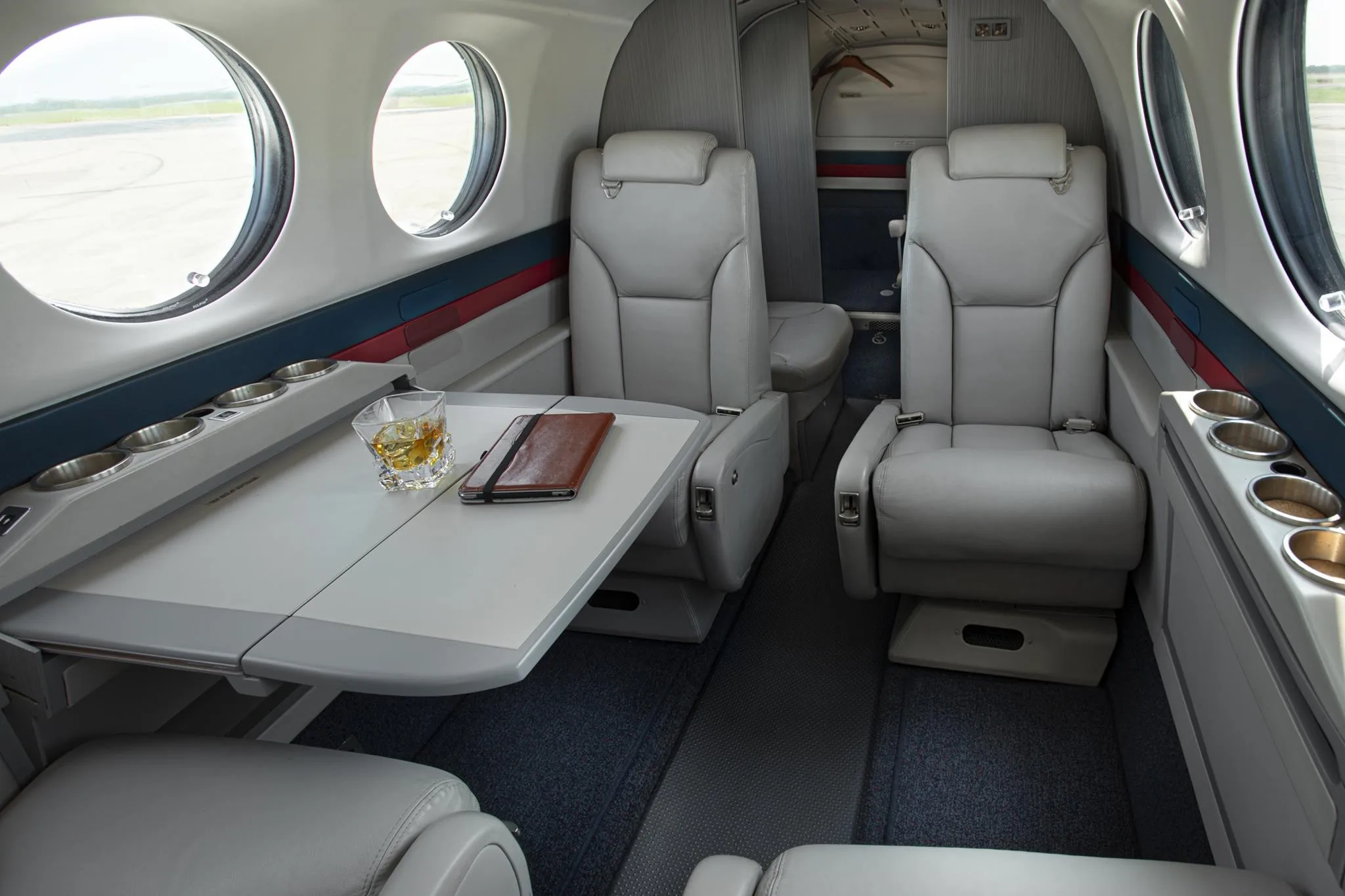 Cabin interior of a 1999 BEECHCRAFT KING AIR 350.