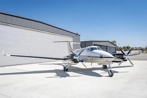 Exterior view of a 1986 BEECHCRAFT KING AIR 300, N729AK.