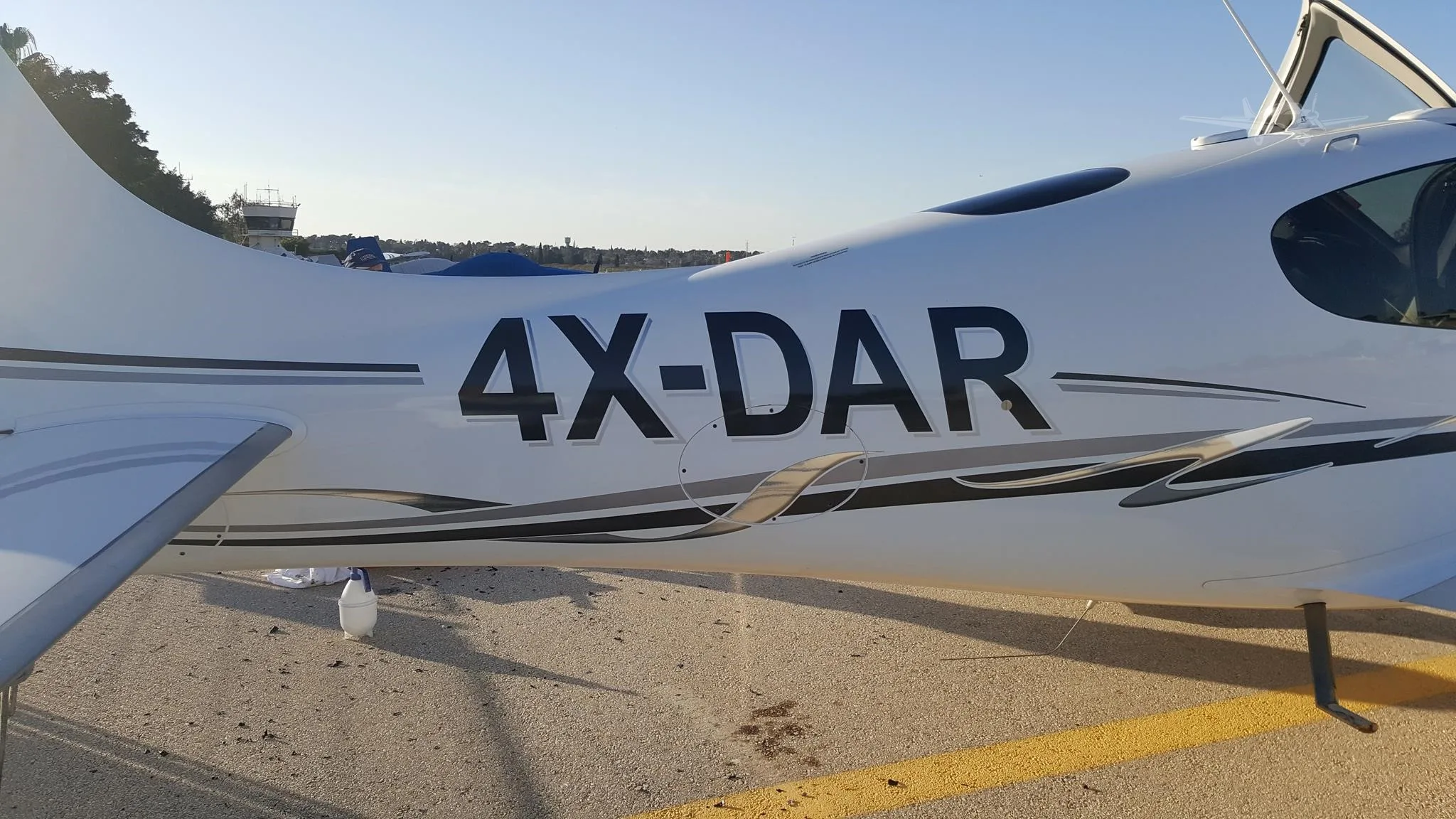 Exterior view of a 2007 CIRRUS SR22-G2 TURBO, 4X-DAR.