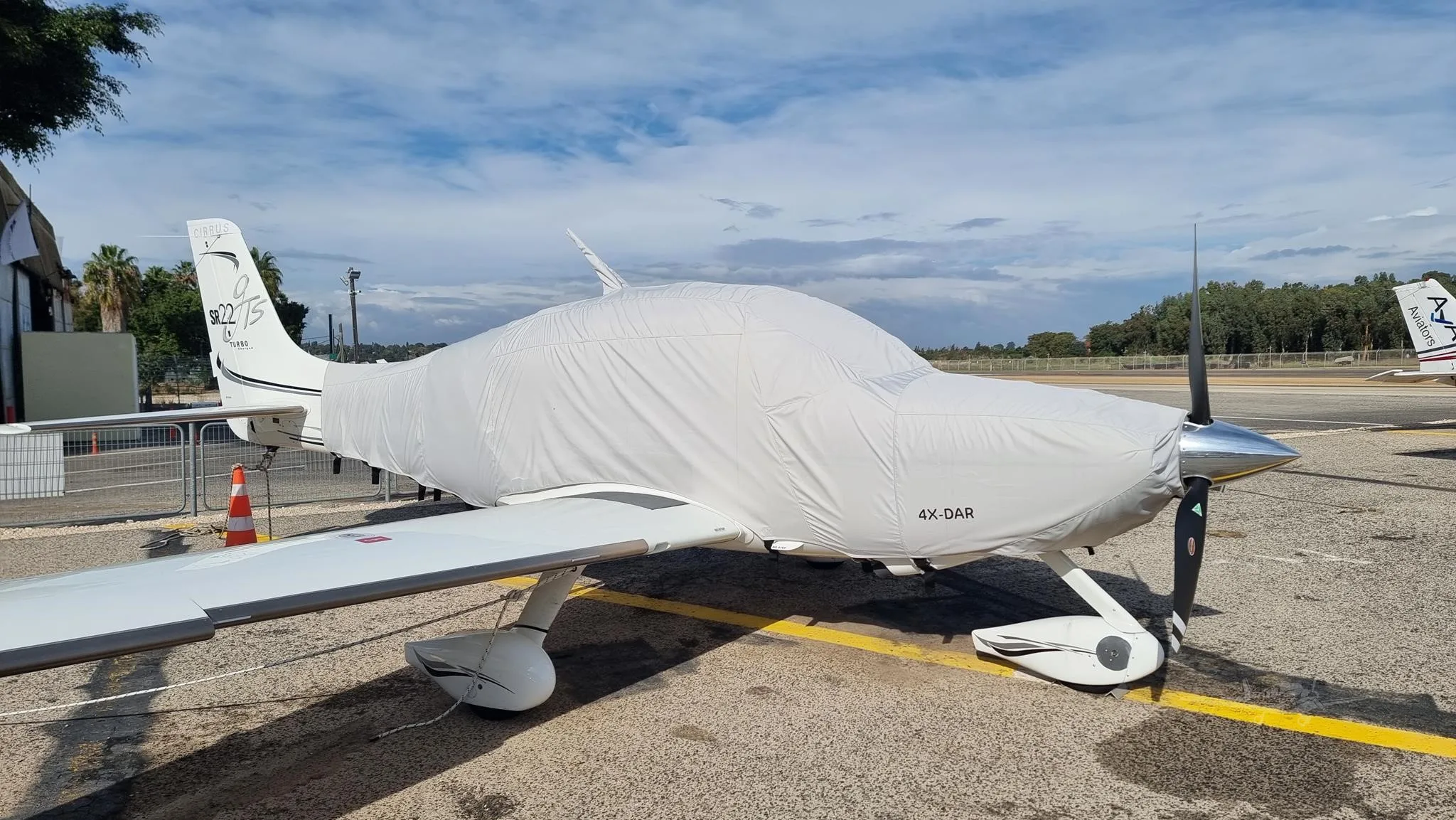 Exterior view of a 2007 CIRRUS SR22-G2 TURBO, 4X-DAR.