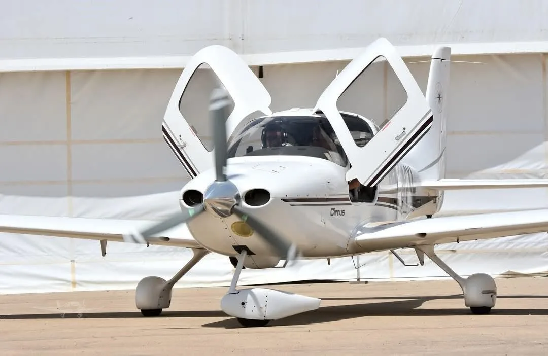 Exterior view of a 2007 CIRRUS SR22-G2 TURBO, 4X-DAR.