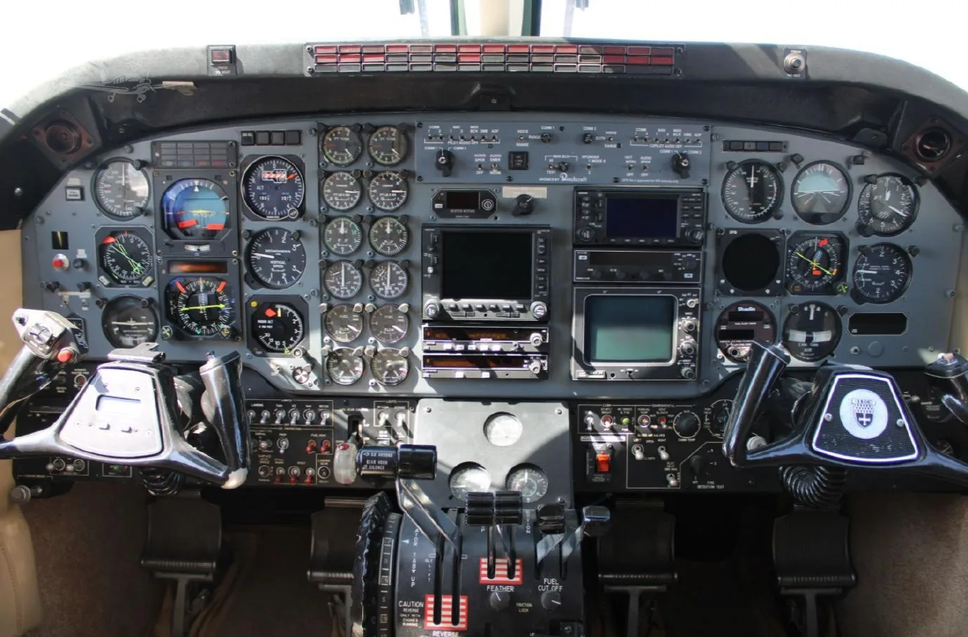 Cockpit and instrument panel of a 1985 BEECHCRAFT KING AIR C90A.