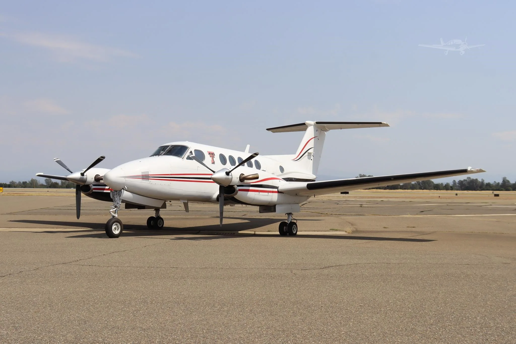 Exterior view of a 1986 BEECHCRAFT KING AIR B200, N88VN.
