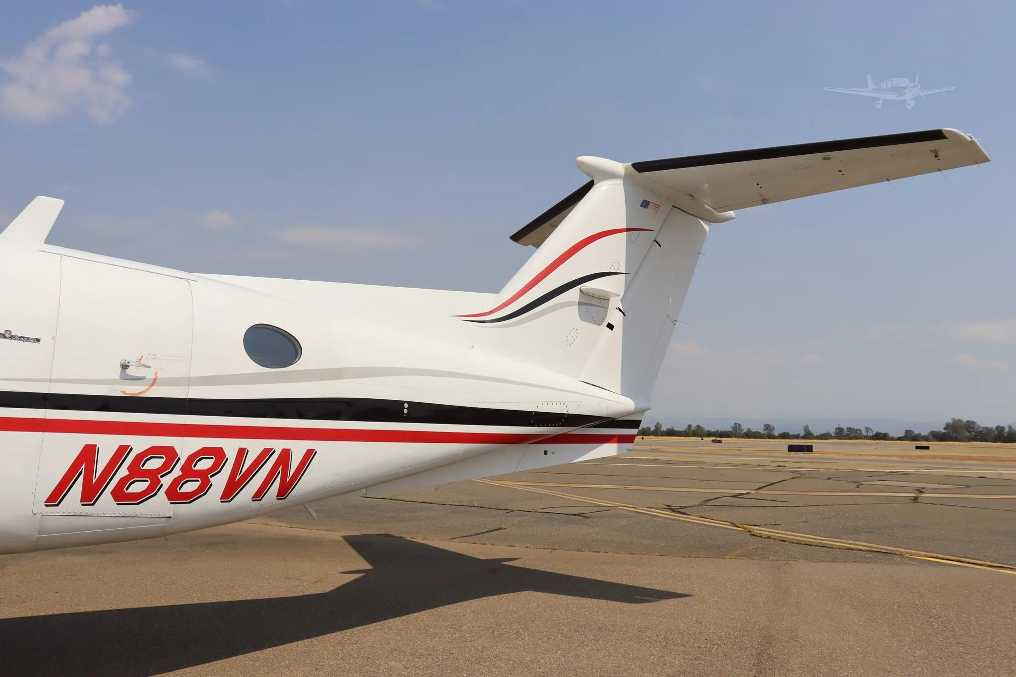 Exterior view of a 1986 BEECHCRAFT KING AIR B200, N88VN.