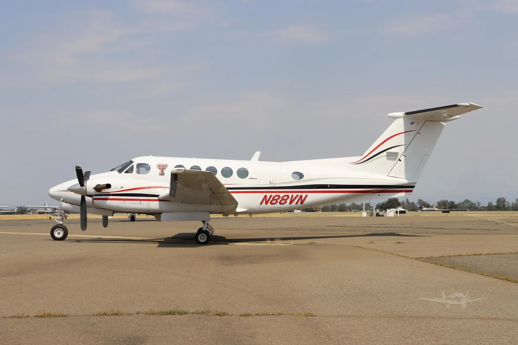Exterior view of a 1986 BEECHCRAFT KING AIR B200, N88VN.