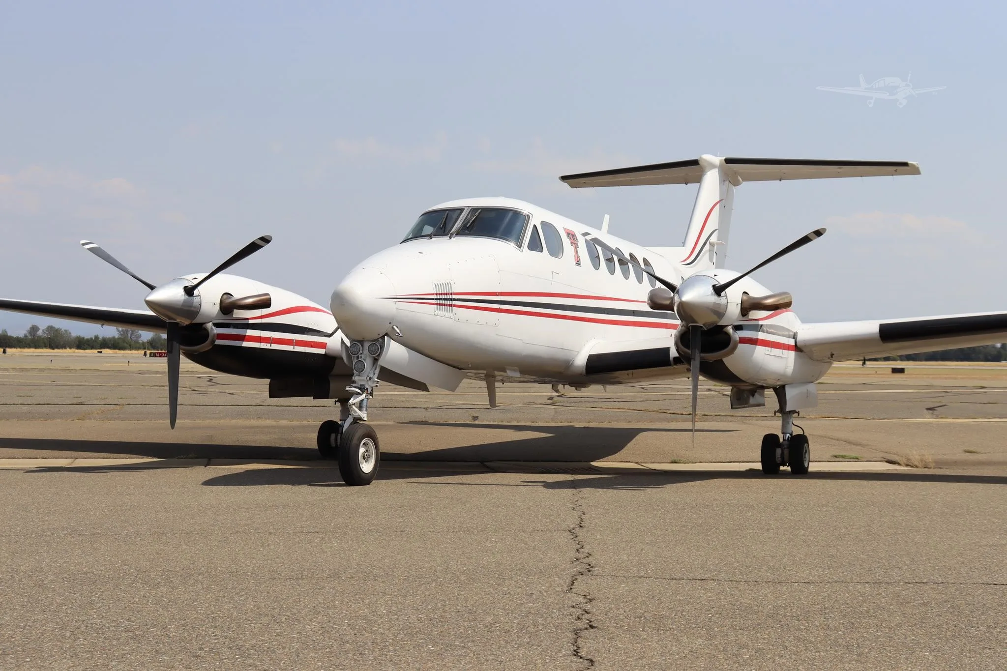 Exterior view of a 1986 BEECHCRAFT KING AIR B200, N88VN.