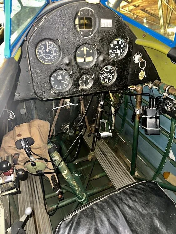 Cockpit and instrument panel of a 1942 BOEING/STEARMAN A75L-3.