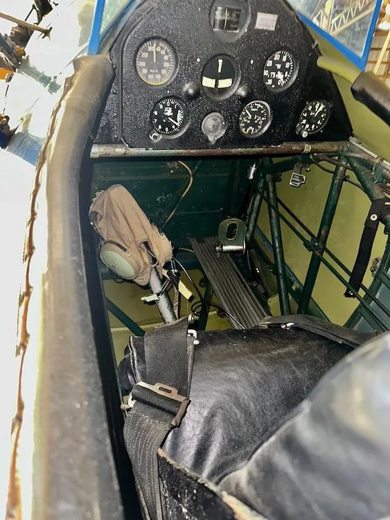 Cockpit and instrument panel of a 1942 BOEING/STEARMAN A75L-3.