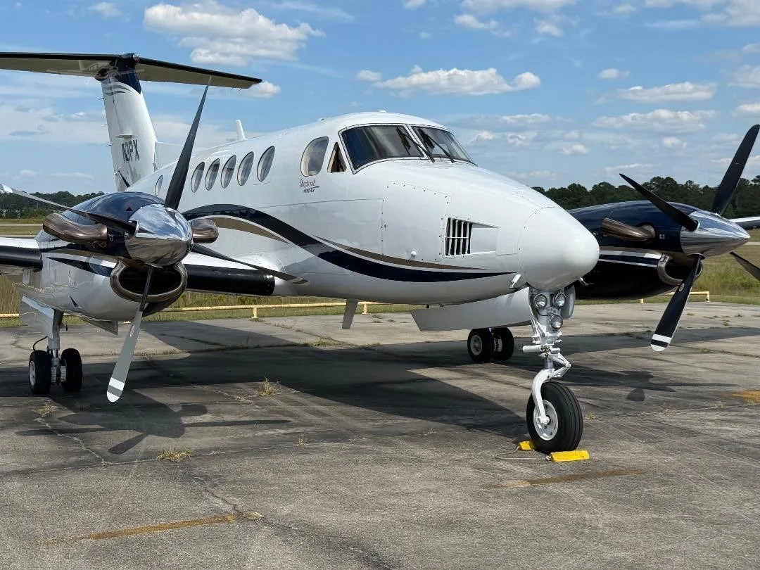 Exterior view of a 1984 BEECHCRAFT KING AIR B200, N3PX.