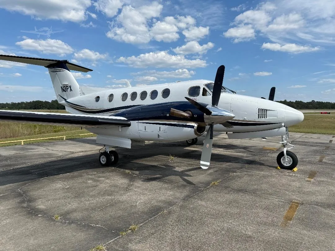 Exterior view of a 1984 BEECHCRAFT KING AIR B200, N3PX.