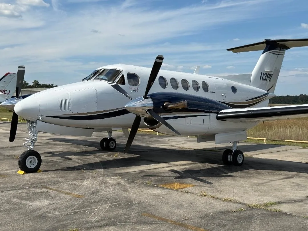 Exterior view of a 1984 BEECHCRAFT KING AIR B200, N3PX.