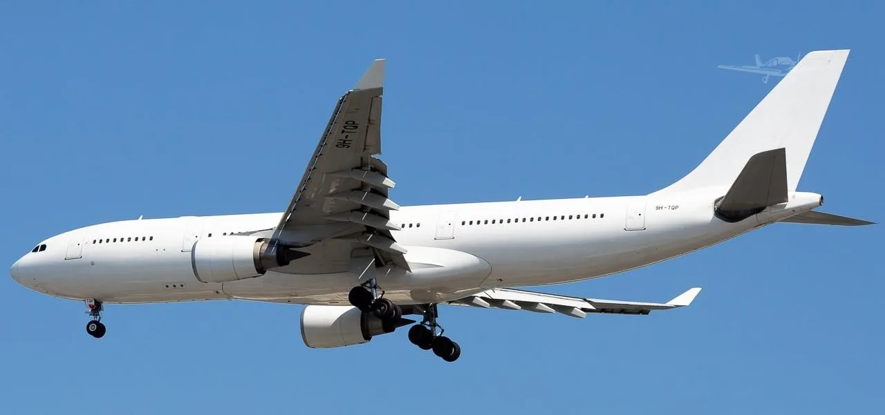 Exterior view of a 1998 AIRBUS A330, N3300C.