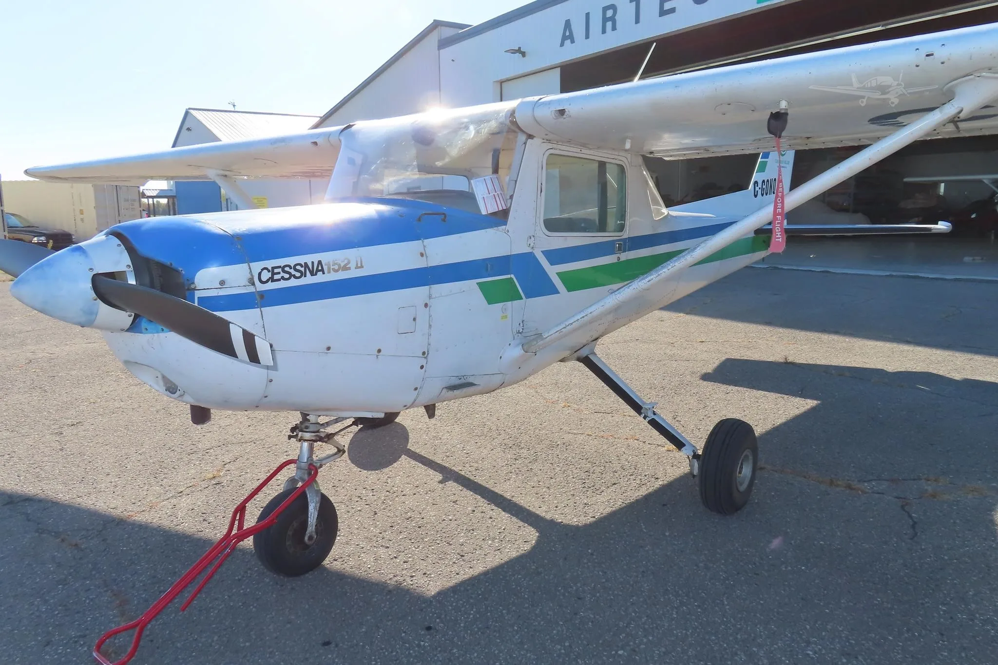 Exterior view of a 1979 CESSNA 152, C-GONQ.