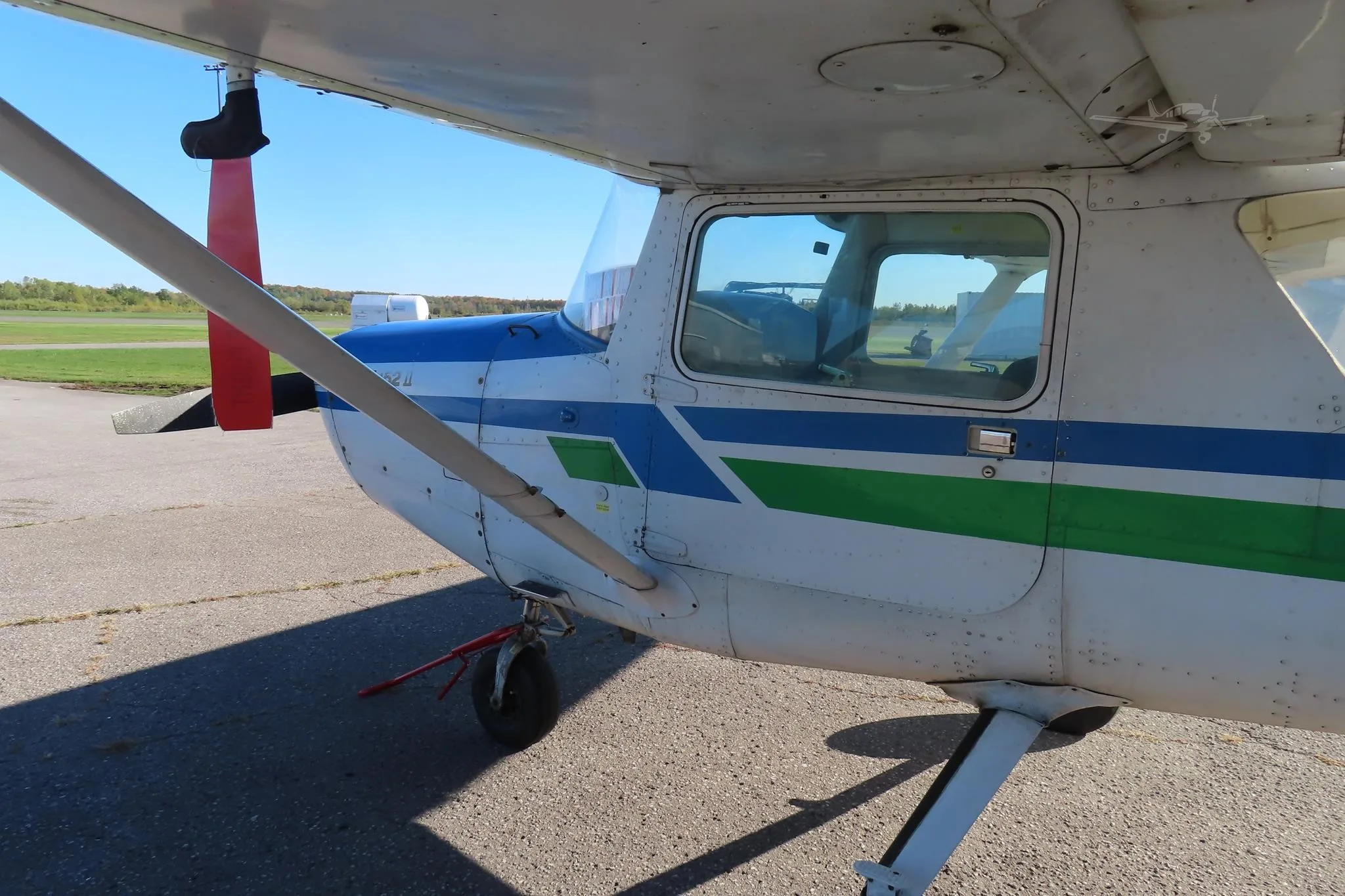 Exterior view of a 1979 CESSNA 152, C-GONQ.