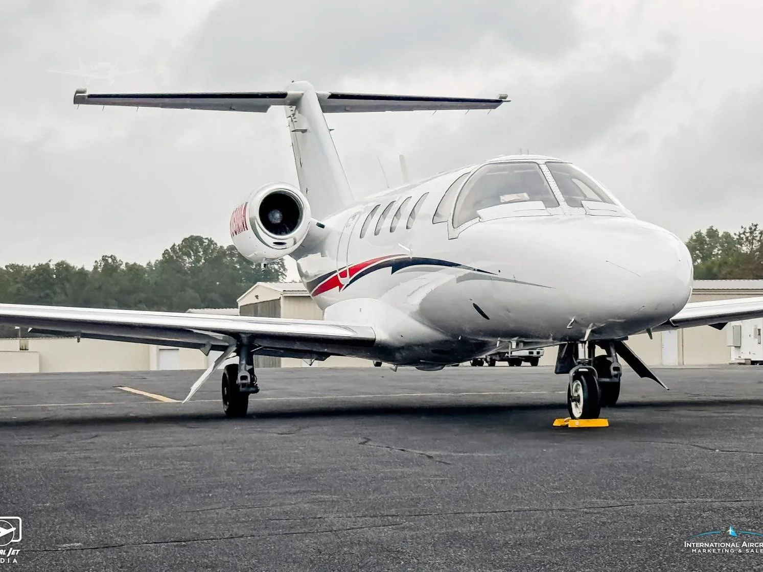 Exterior view of a 1995 CESSNA CITATION JET, N608MM.
