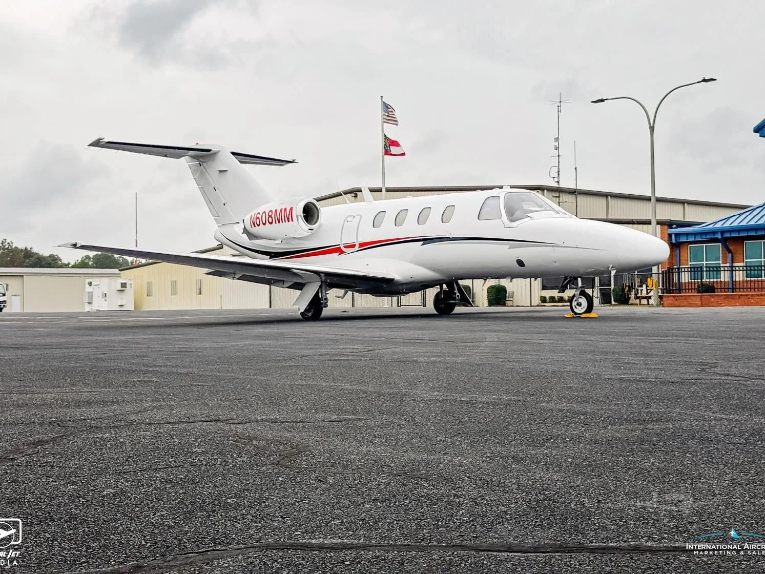 Exterior view of a 1995 CESSNA CITATION JET, N608MM.