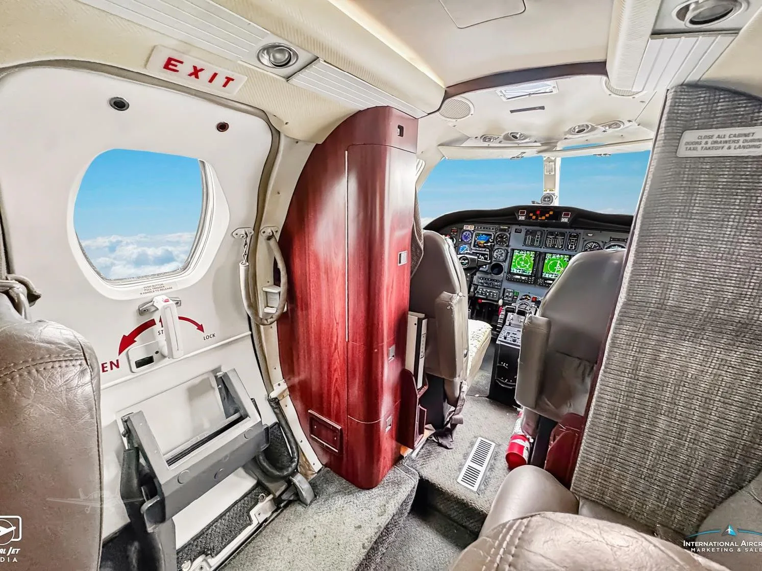 Cabin interior of a 1995 CESSNA CITATION JET.