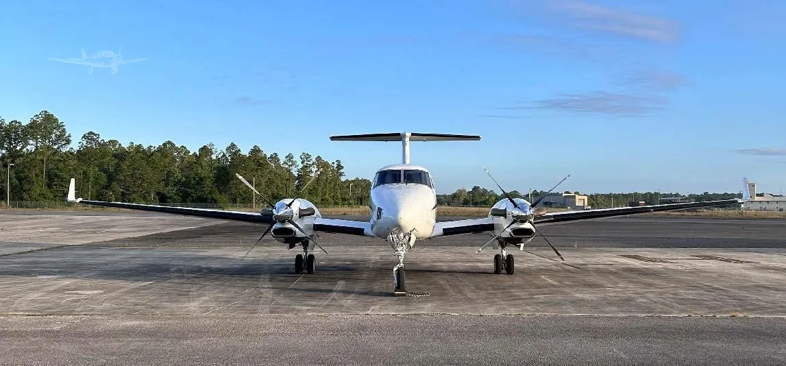 Exterior view of a 2010 BEECHCRAFT KING AIR 350ER, N6431S.