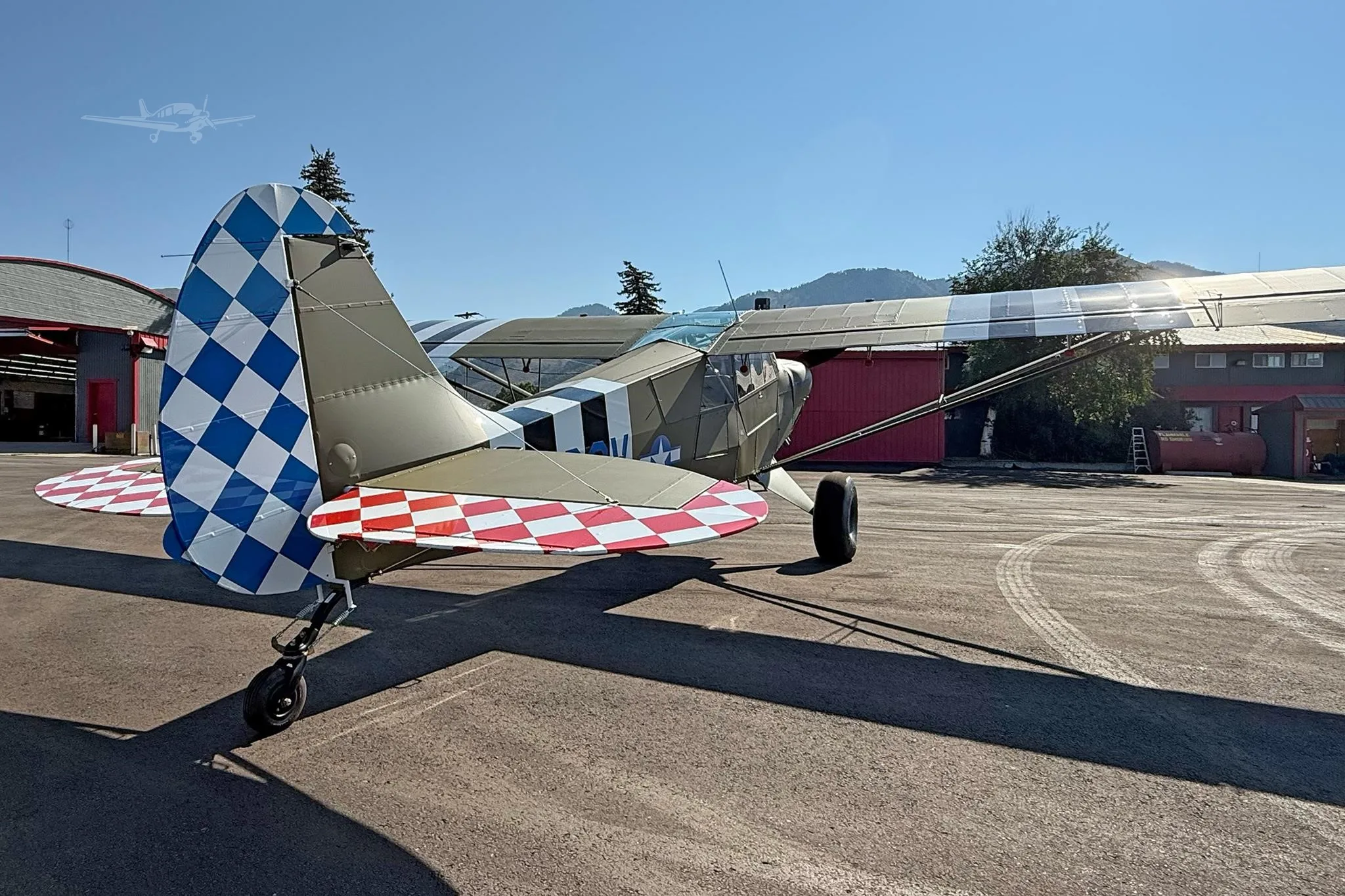 Exterior view of a 2025 AVIAT HUSKY A-1C-200, N36SV.