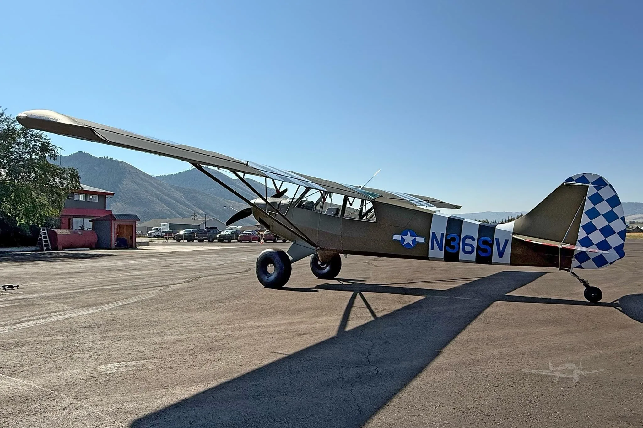 Exterior view of a 2025 AVIAT HUSKY A-1C-200, N36SV.