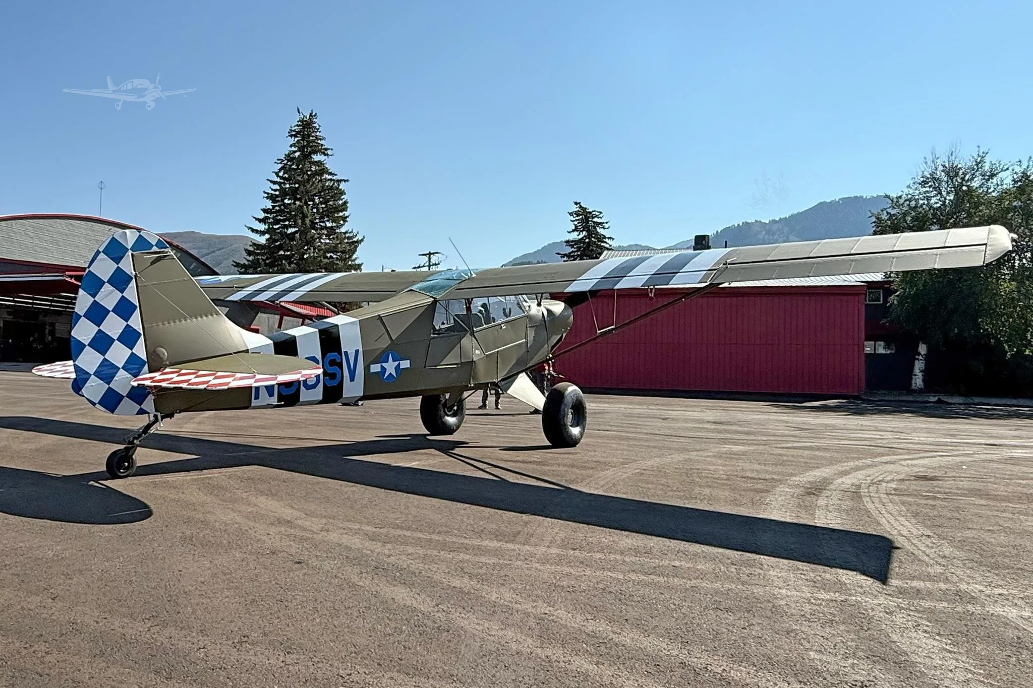 Exterior view of a 2025 AVIAT HUSKY A-1C-200, N36SV.